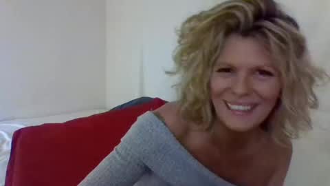 Hailey online show from December 12, 3:32 am