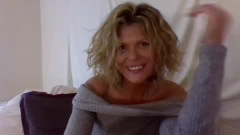 Hailey online show from December 13, 3:49 am