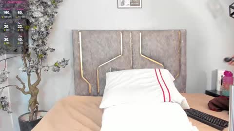 Snapshot of haileystonei chatting on September 21, 11:45 am haileystonei online show from September 21, 11:45 am