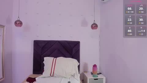 Snapshot of haileystonei chatting on October 15, 11:32 am haileystonei online show from October 15, 11:32 am