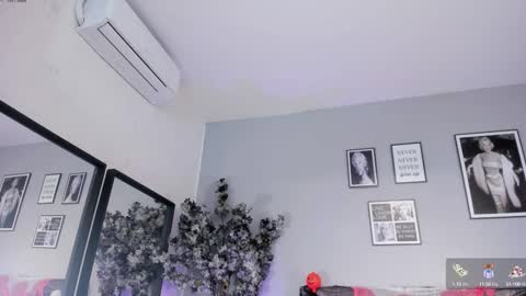 Snapshot of haileystonei chatting on October 20, 11:32 am haileystonei online show from October 20, 11:32 am