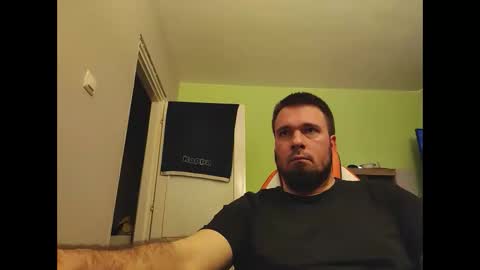 Snapshot of hairy_guy007 chatting on December 22, 7:42 pm hairy_guy007 online show from December 22, 7:42 pm