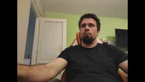 Snapshot of hairy_guy007 chatting on February 6, 10:15 am hairy_guy007 online show from February 6, 10:15 am