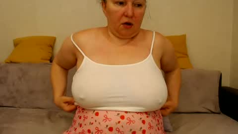 Snapshot of hairy_vi chatting on June 16, 9:39 pm hairy vicky online show from June 16, 9:39 pm