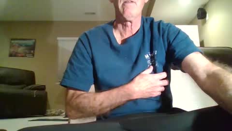 Snapshot of hairybater26 chatting on February 4, 4:37 am Harry online show from February 4, 4:37 am