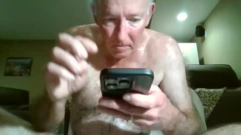 Snapshot of hairybater26 chatting on February 10, 8:09 am Harry online show from February 10, 8:09 am