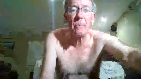 Snapshot of hairybater26 chatting on February 20, 4:18 am Harry online show from February 20, 4:18 am