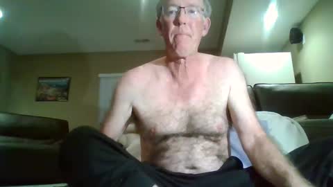 Snapshot of hairybater26 chatting on March 11, 3:48 am Harry online show from March 11, 3:48 am