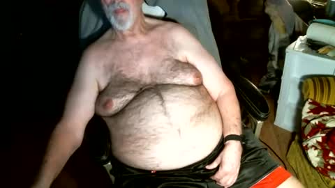 Snapshot of hairybear813 chatting on March 1, 7:32 am hairybear813 online show from March 1, 7:32 am