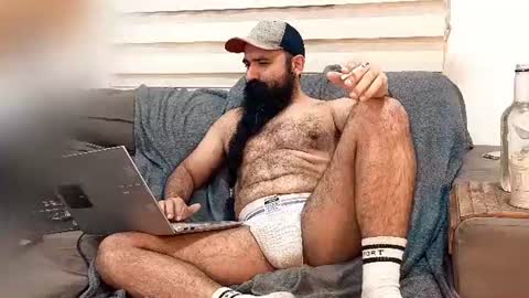 Snapshot of hairybeardedsmoker chatting on June 28, 8:37 pm Hairy Beard Smoker online show from June 28, 8:37 pm