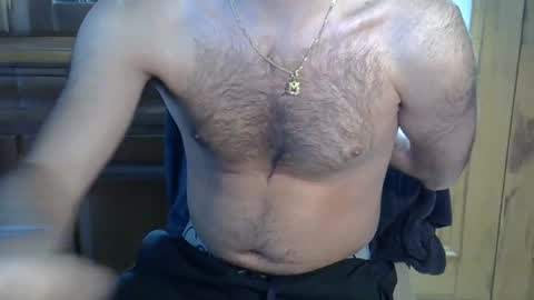 Snapshot of hairydaduncut chatting on December 28, 1:17 pm hairydaduncut online show from December 28, 1:17 pm
