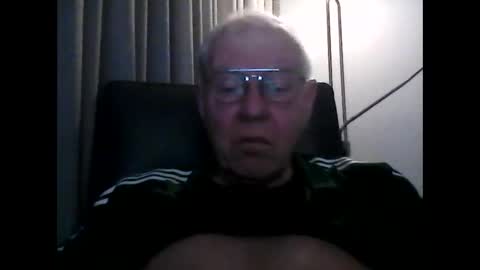 Snapshot of hairylover461681298 chatting on March 16, 10:14 pm hairylover461681298 online show from March 16, 10:14 pm