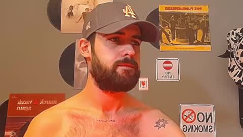 Snapshot of hairyrobxxx chatting on February 18, 6:59 pm HairyRobXxX online show from February 18, 6:59 pm