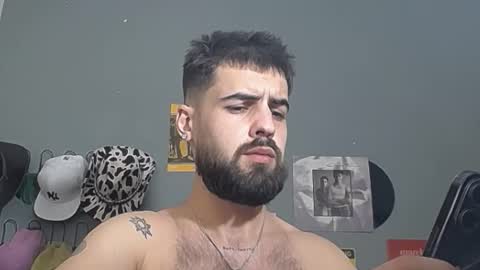 Snapshot of hairyrobxxx chatting on March 8, 6:12 pm HairyRobXxX online show from March 8, 6:12 pm