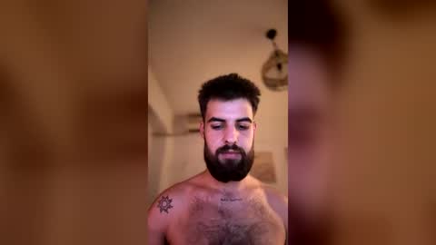 Snapshot of hairyrobxxx chatting on June 29, 11:05 pm HairyRobXxX online show from June 29, 11:05 pm