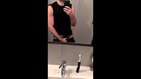 Snapshot of hairytwunk00 chatting on December 18, 9:54 pm hairytwunk00 online show from December 18, 9:54 pm