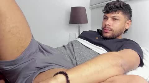 Independent       model  online show from February 15, 8:16 pm