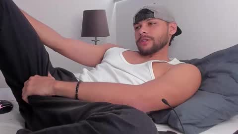 Independent       model  online show from February 23, 9:45 pm