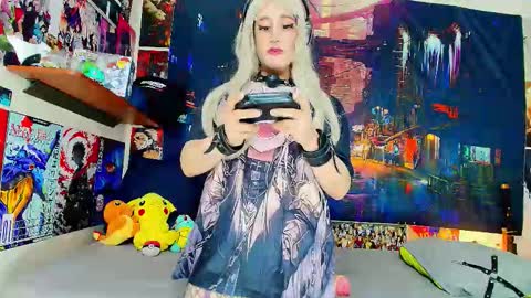 Haku Please help me with your thumbs up its important  online show from November 5, 9:15 pm