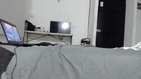 Snapshot of halfenaked17 chatting on November 18, 11:48 pm halfenaked17 online show from November 18, 11:48 pm