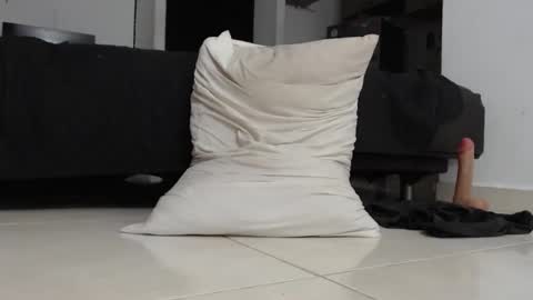 Snapshot of halfenaked17 chatting on December 14, 1:00 am halfenaked17 online show from December 14, 1:00 am