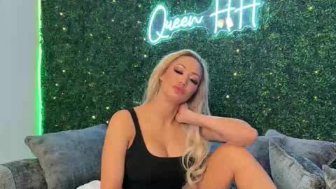 Halia Hill online show from February 18, 8:21 am