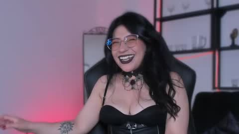 halley_ravenn online show from May 11, 9:12 pm