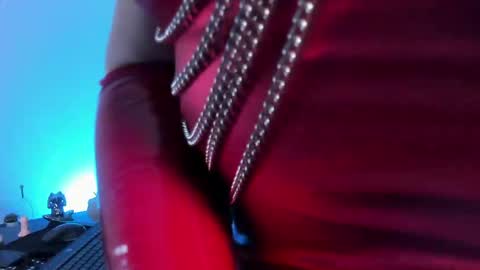 halley_ravenn online show from May 29, 9:02 pm