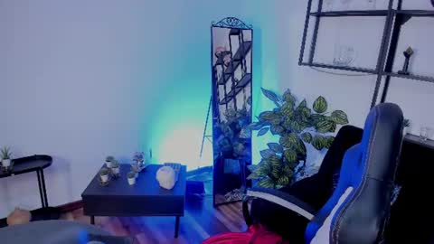 halley_ravenn online show from June 11, 2:53 am