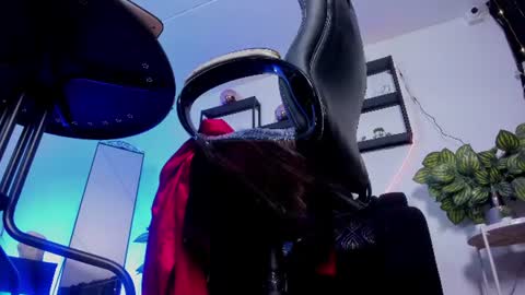 halley_ravenn online show from June 14, 2:24 am
