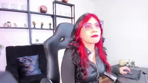 halley_ravenn online show from June 19, 8:45 pm