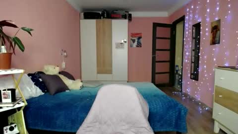 Ann online show from November 17, 3:51 pm