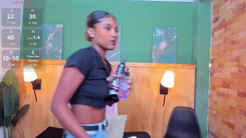 Snapshot of halleylorens chatting on March 20, 12:10 pm Halley Lorens online show from March 20, 12:10 pm