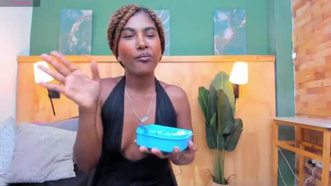 Snapshot of halleylorens chatting on April 18, 7:07 pm Halley Lorens online show from April 18, 7:07 pm