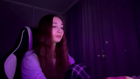 Snapshot of halliemcanaw chatting on November 1, 1:46 pm Holly online show from November 1, 1:46 pm