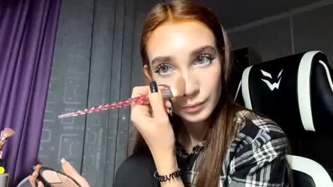 Holly online show from November 14, 6:06 pm