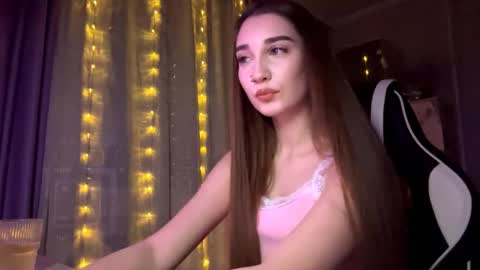 Holly online show from February 3, 8:58 pm