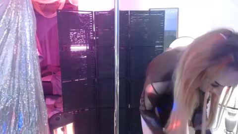 halovalentine online show from October 17, 10:01 pm