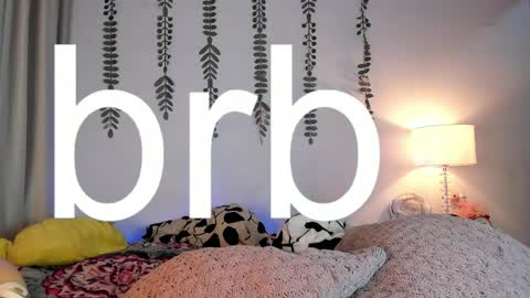 Snapshot of halseycox__ chatting on January 9, 6:59 am Halsey Maria online show from January 9, 6:59 am