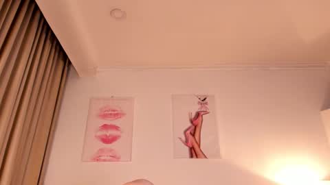 Snapshot of halseycox__ chatting on November 28, 7:00 am Halsey Maria online show from November 28, 7:00 am