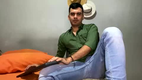 Snapshot of hamiltong12 chatting on November 18, 3:34 am hamiltong12 online show from November 18, 3:34 am