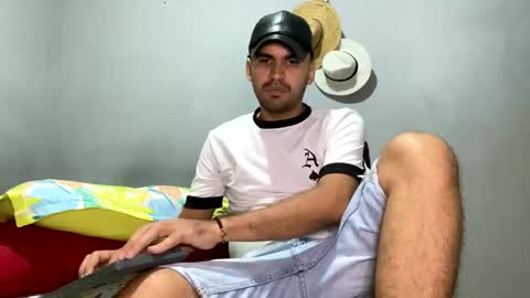 Snapshot of hamiltong12 chatting on November 26, 4:24 am hamiltong12 online show from November 26, 4:24 am