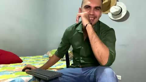 Snapshot of hamiltong12 chatting on November 28, 5:54 am hamiltong12 online show from November 28, 5:54 am