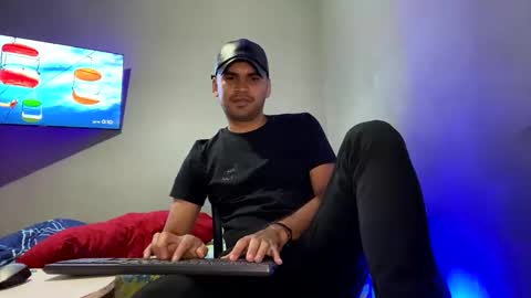 Snapshot of hamiltong12 chatting on November 29, 5:10 am hamiltong12 online show from November 29, 5:10 am