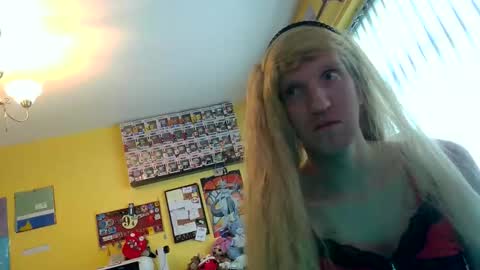 Snapshot of hamptoncriz chatting on September 25, 11:14 am Sissy Sarah-Louise online show from September 25, 11:14 am