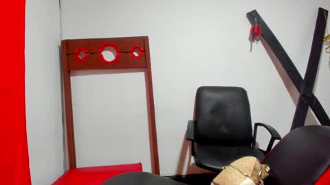 Hana and Zeta online show from March 11, 12:06 pm