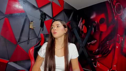 Hana and Zeta online show from November 5, 12:16 pm