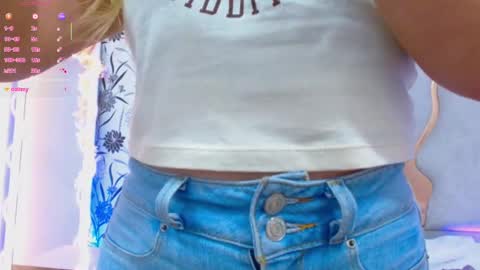 Snapshot of hanaa_tay chatting on September 10, 11:43 am hanaa_tay online show from September 10, 11:43 am