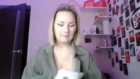 Caroline online show from September 29, 1:05 pm