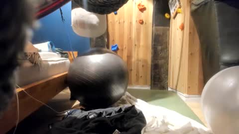 handncocknocum online show from February 11, 6:55 pm